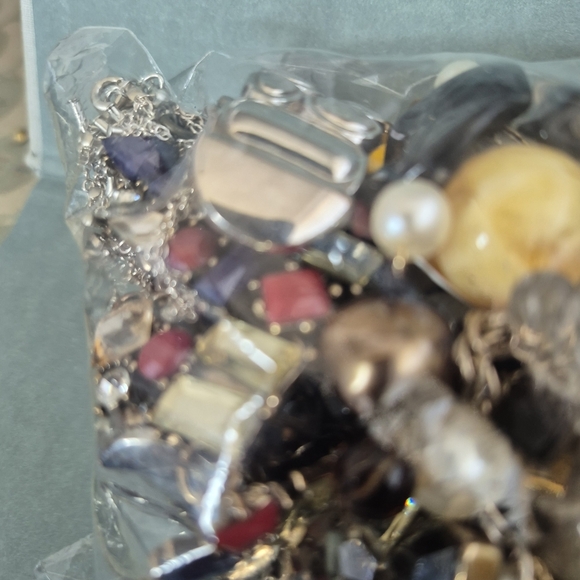 Mystery Craft Jewellry Bag - Picture 2 of 16